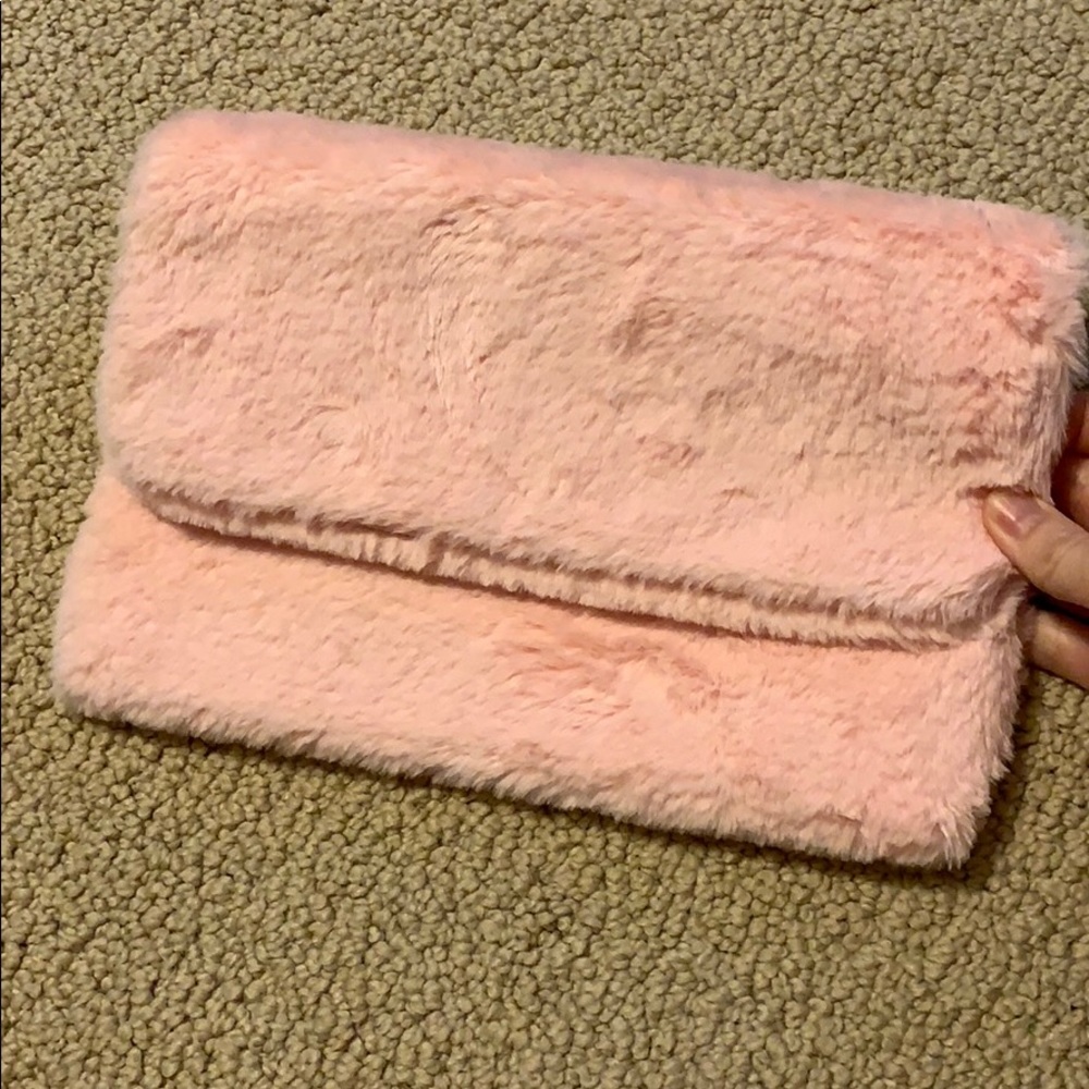 Sparkle & Co pink fluffy clutch